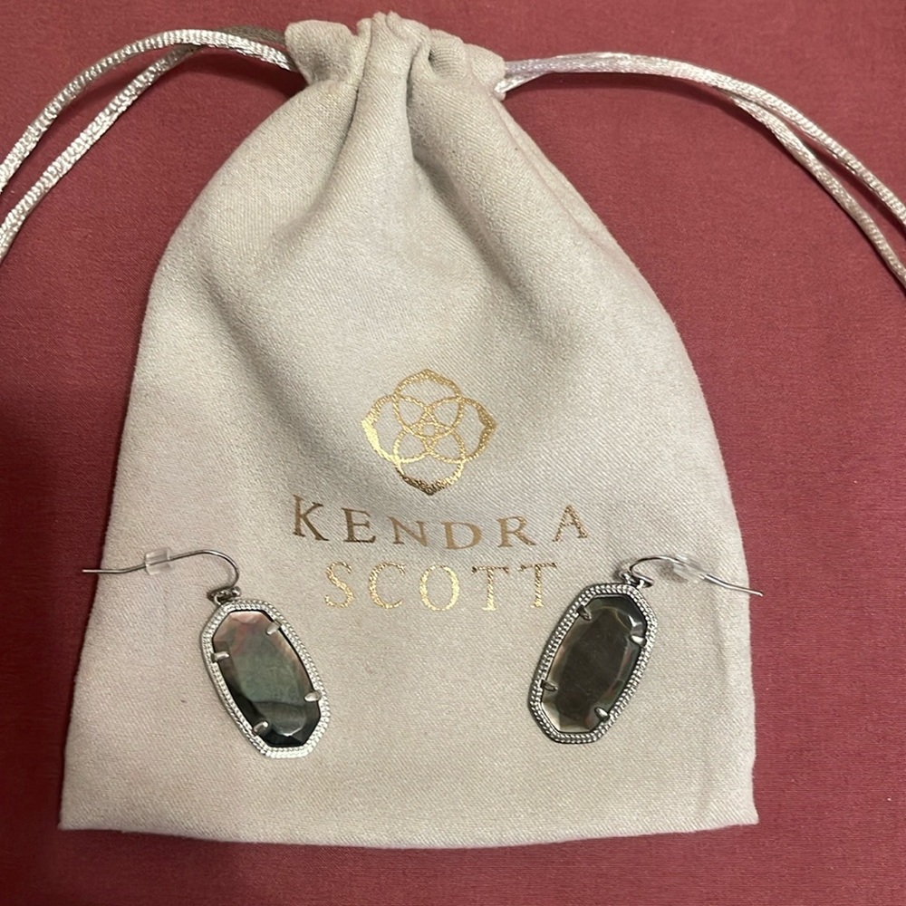 Kendra Scott Elle Black Mother of Pearl silver earrings- retired size